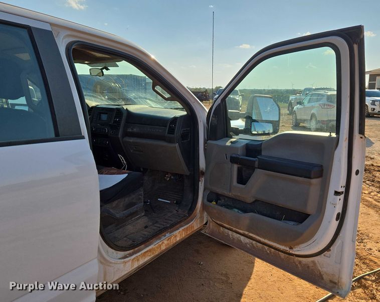 image for item EU3921 2017 Ford F250 Super Duty XL Crew Cab pickup truck