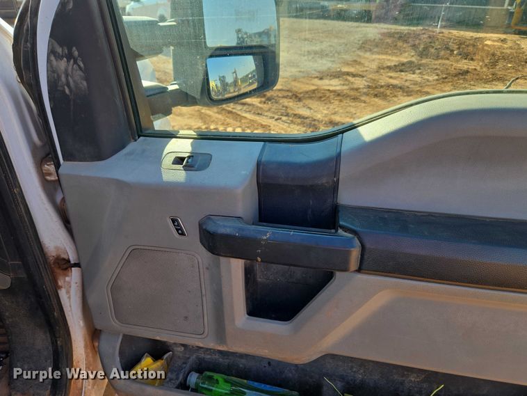 image for item EU3921 2017 Ford F250 Super Duty XL Crew Cab pickup truck