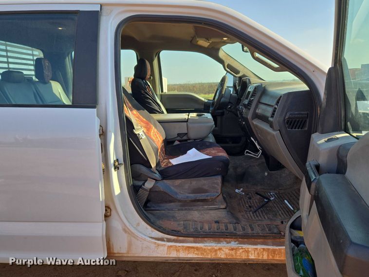 image for item EU3921 2017 Ford F250 Super Duty XL Crew Cab pickup truck