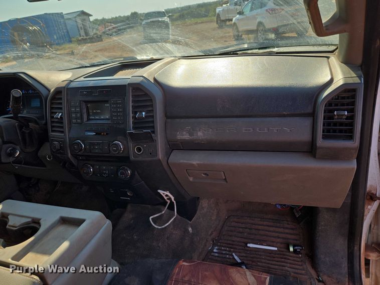 image for item EU3921 2017 Ford F250 Super Duty XL Crew Cab pickup truck