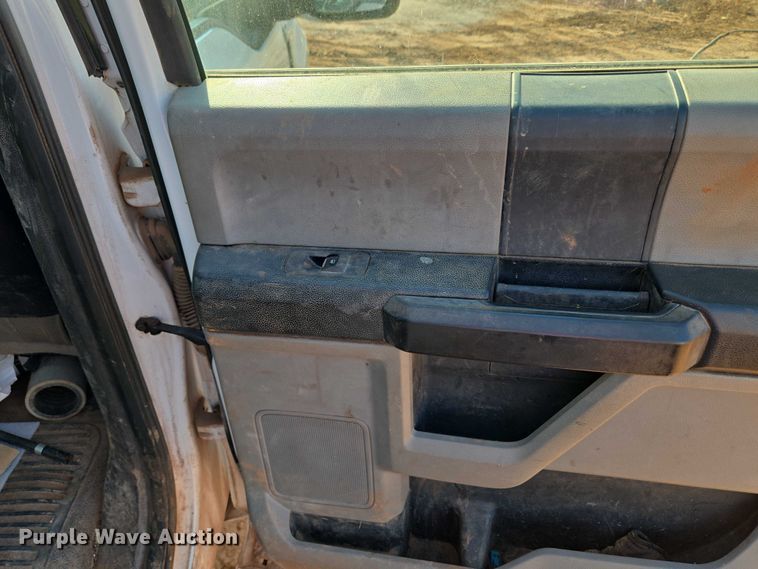 image for item EU3921 2017 Ford F250 Super Duty XL Crew Cab pickup truck