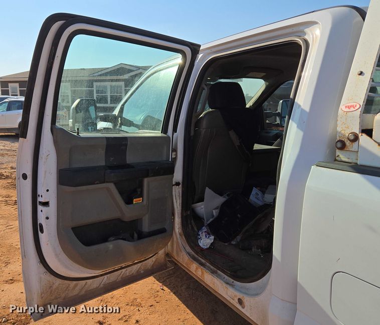 image for item EU3921 2017 Ford F250 Super Duty XL Crew Cab pickup truck