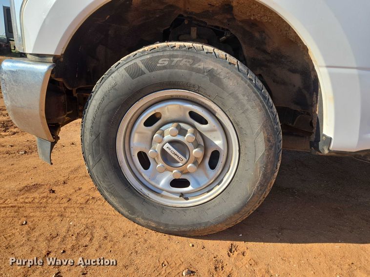 image for item EU3921 2017 Ford F250 Super Duty XL Crew Cab pickup truck