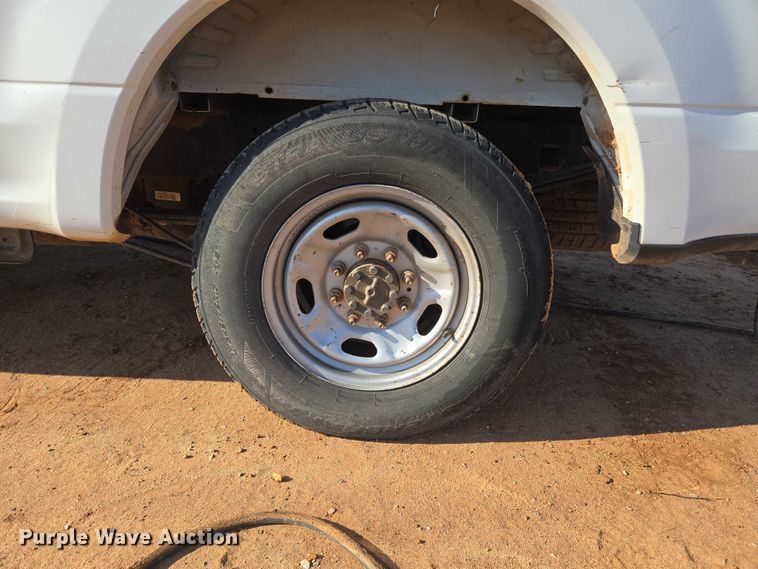 image for item EU3921 2017 Ford F250 Super Duty XL Crew Cab pickup truck