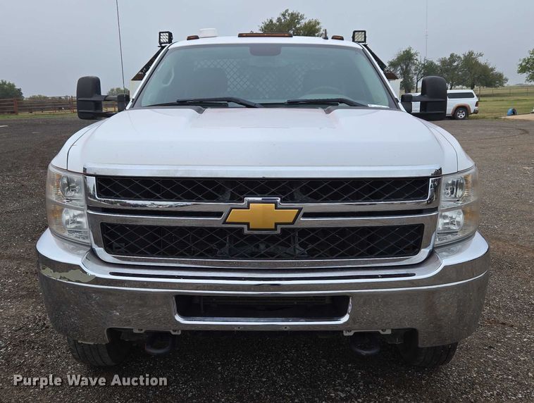 image for item EU3946 2013 Chevrolet Silverado 3500HD utility bed pickup truck