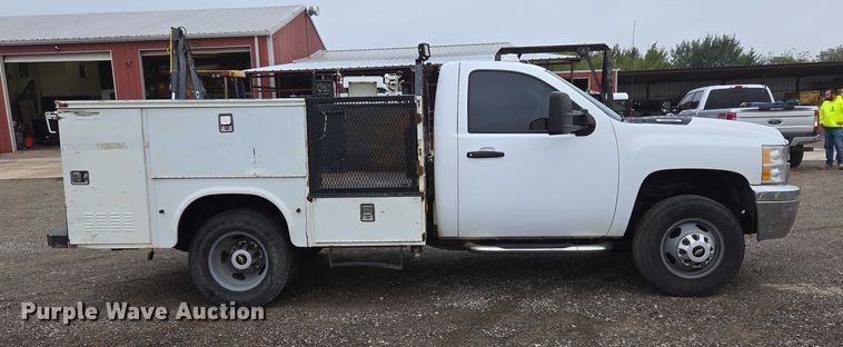 image for item EU3946 2013 Chevrolet Silverado 3500HD utility bed pickup truck