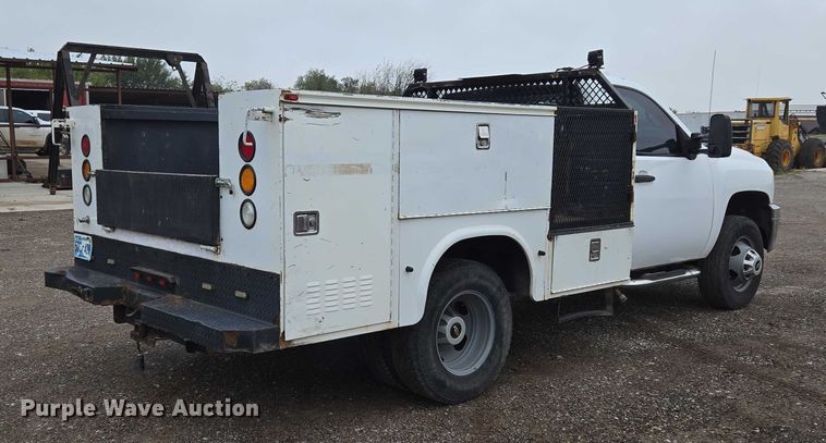 image for item EU3946 2013 Chevrolet Silverado 3500HD utility bed pickup truck