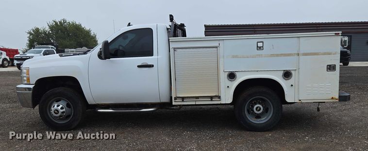image for item EU3946 2013 Chevrolet Silverado 3500HD utility bed pickup truck