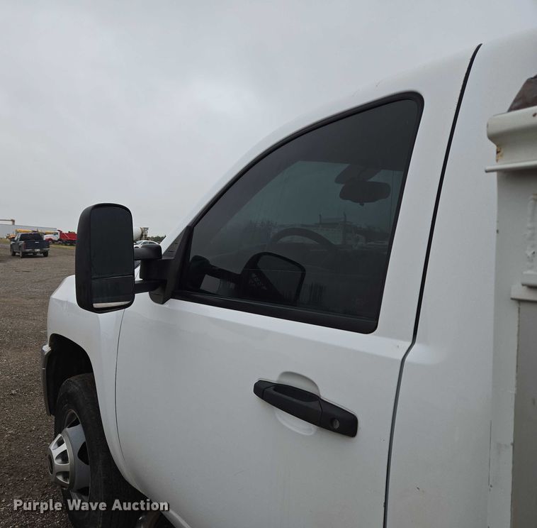 image for item EU3946 2013 Chevrolet Silverado 3500HD utility bed pickup truck