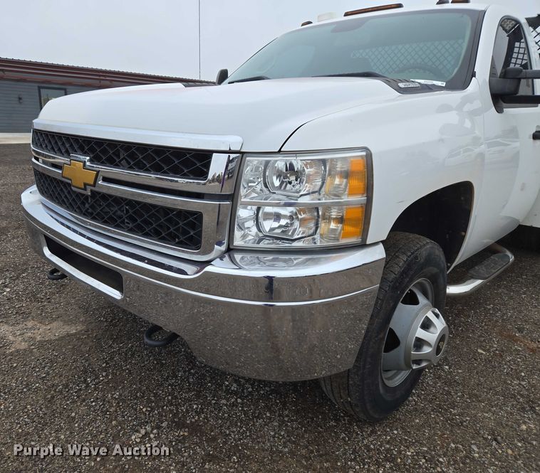 image for item EU3946 2013 Chevrolet Silverado 3500HD utility bed pickup truck