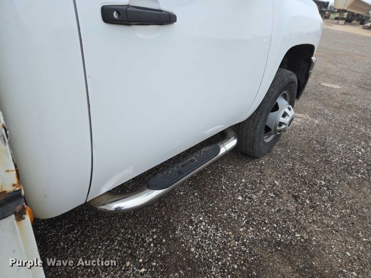 image for item EU3946 2013 Chevrolet Silverado 3500HD utility bed pickup truck