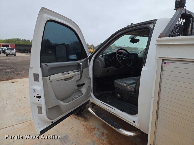 image for item EU3946 2013 Chevrolet Silverado 3500HD utility bed pickup truck