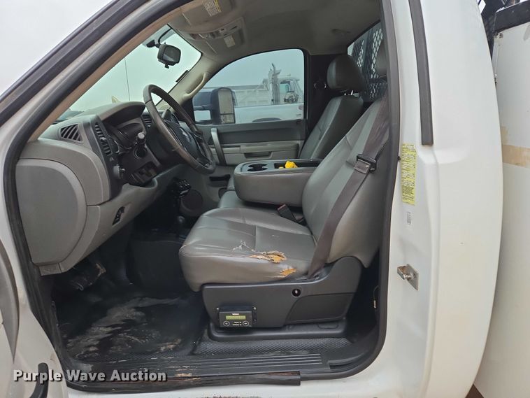 image for item EU3946 2013 Chevrolet Silverado 3500HD utility bed pickup truck