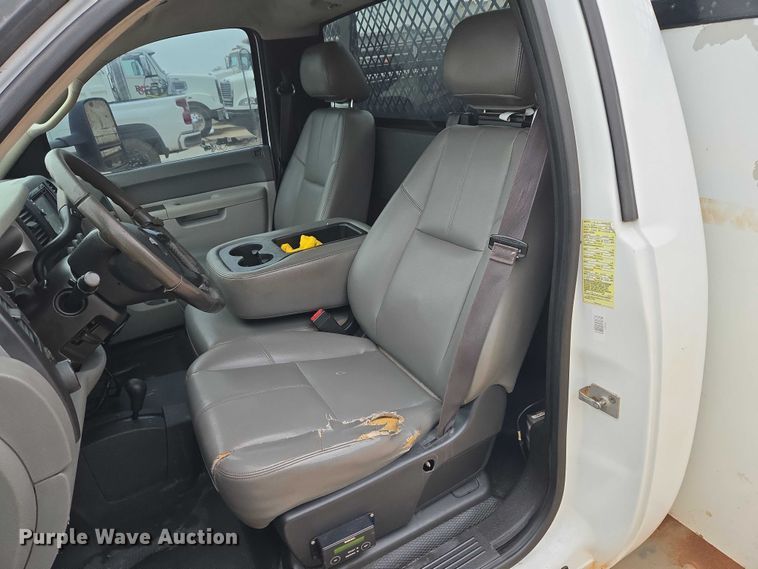 image for item EU3946 2013 Chevrolet Silverado 3500HD utility bed pickup truck