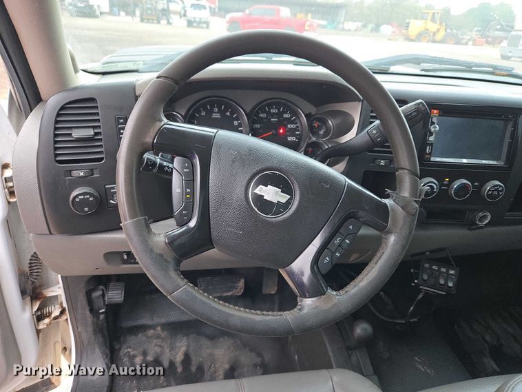 image for item EU3946 2013 Chevrolet Silverado 3500HD utility bed pickup truck