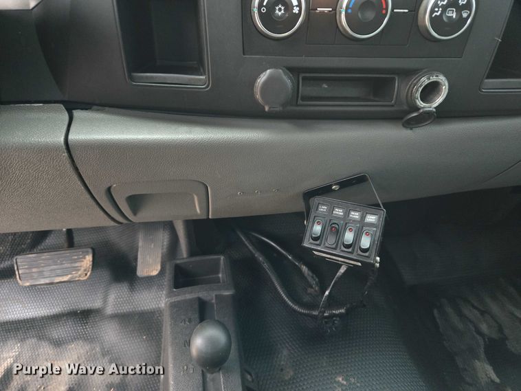 image for item EU3946 2013 Chevrolet Silverado 3500HD utility bed pickup truck