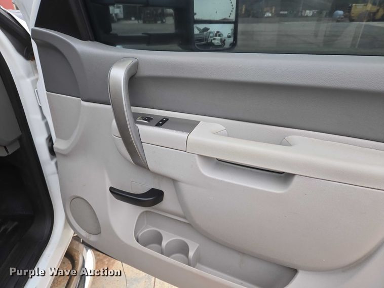 image for item EU3946 2013 Chevrolet Silverado 3500HD utility bed pickup truck