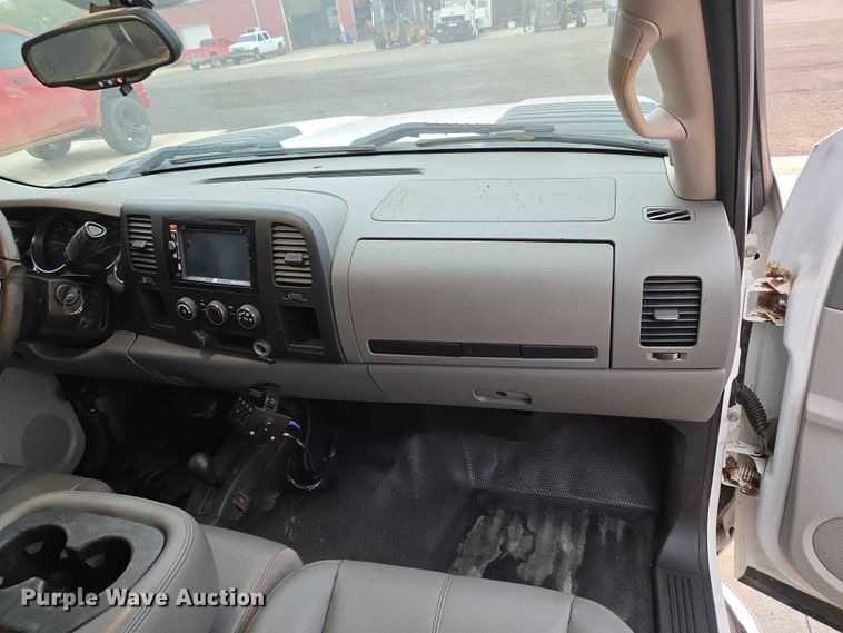 image for item EU3946 2013 Chevrolet Silverado 3500HD utility bed pickup truck