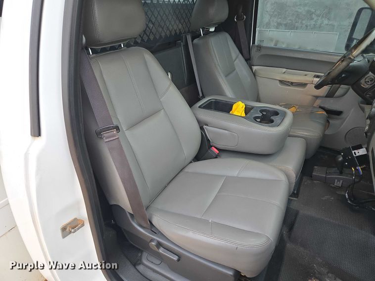 image for item EU3946 2013 Chevrolet Silverado 3500HD utility bed pickup truck