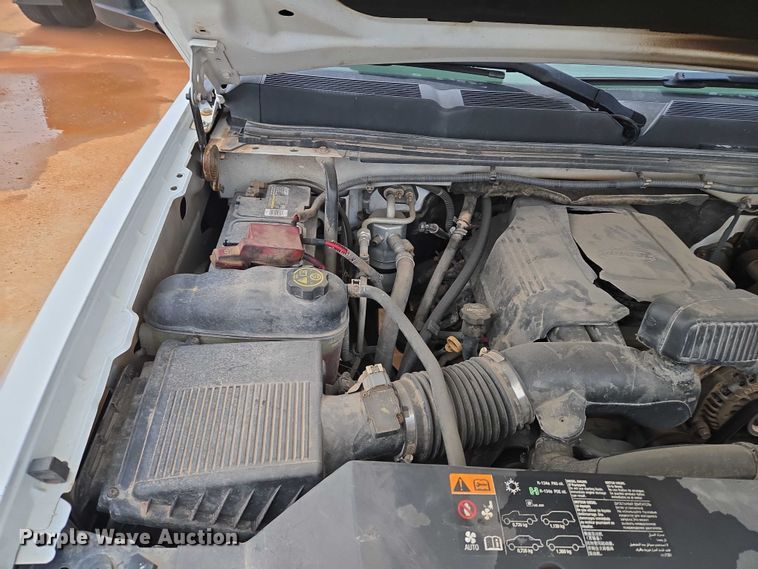 image for item EU3946 2013 Chevrolet Silverado 3500HD utility bed pickup truck