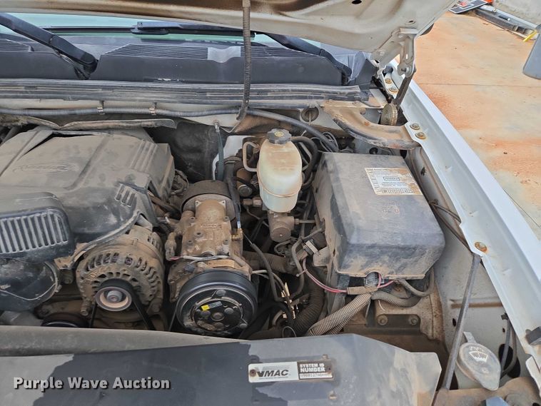 image for item EU3946 2013 Chevrolet Silverado 3500HD utility bed pickup truck