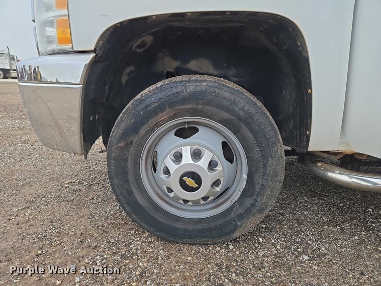 image for item EU3946 2013 Chevrolet Silverado 3500HD utility bed pickup truck