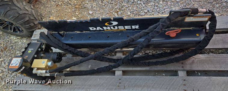 image for item EU3957 Danuser T3 Driver skid steer T-post driver