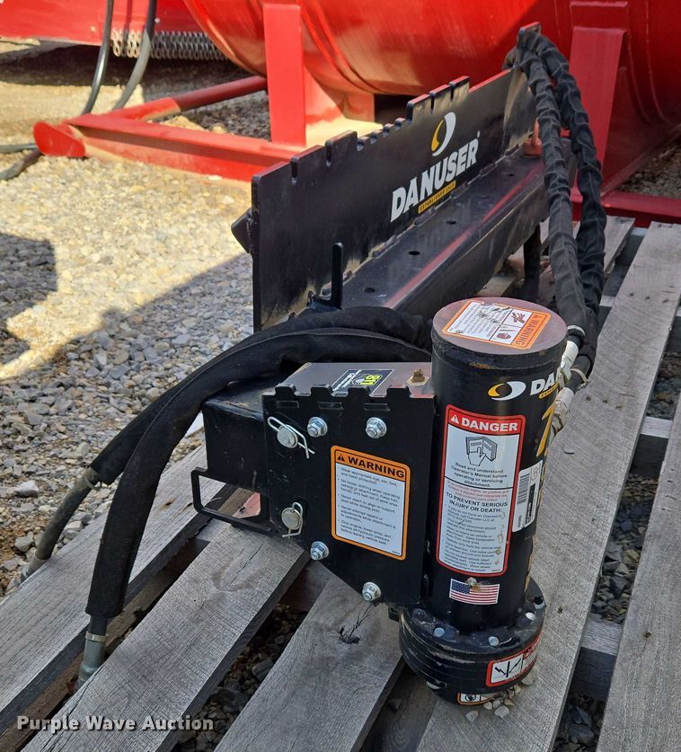 image for item EU3957 Danuser T3 Driver skid steer T-post driver