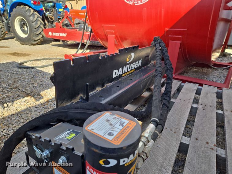 image for item EU3957 Danuser T3 Driver skid steer T-post driver