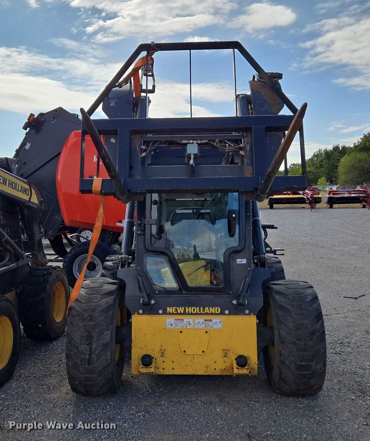 MINI CARGADOR SOBRE RUEDAS 2012 NEW HOLLAND L230