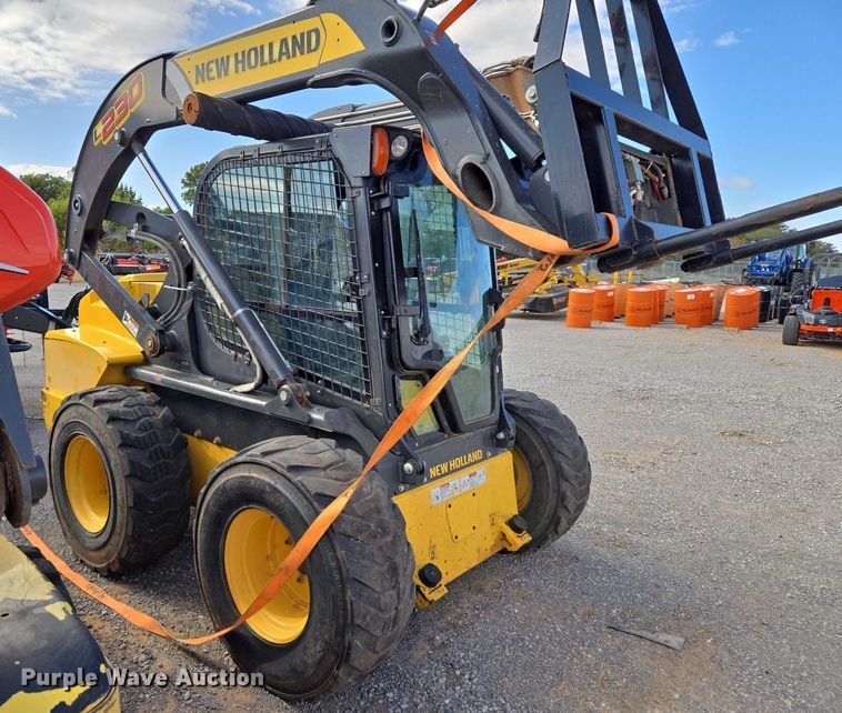 MINI CARGADOR SOBRE RUEDAS 2012 NEW HOLLAND L230