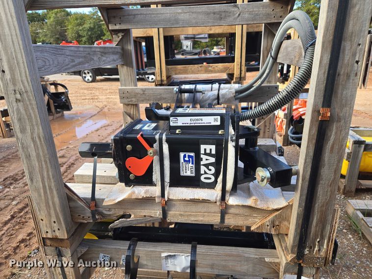 image for item EU3976 Kubota EA20 mini excavator auger