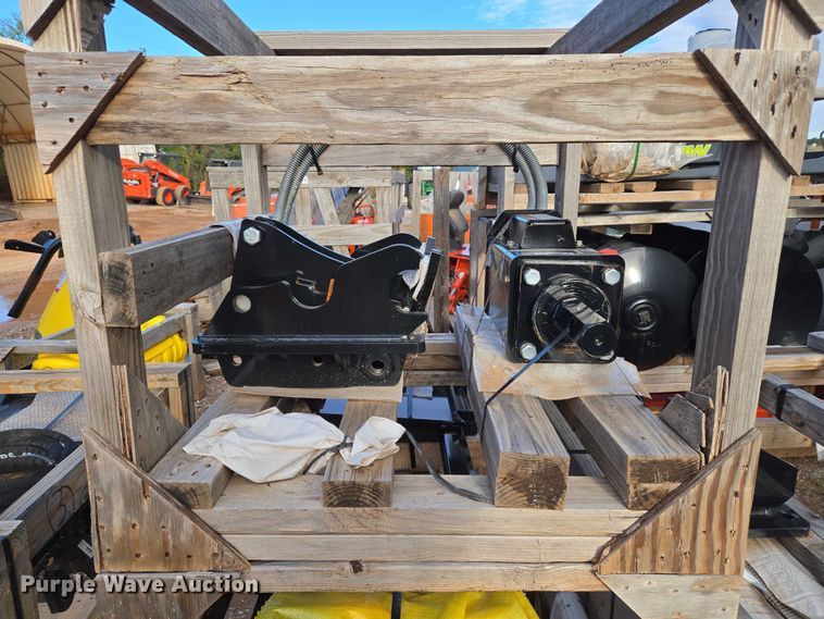 image for item EU3976 Kubota EA20 mini excavator auger