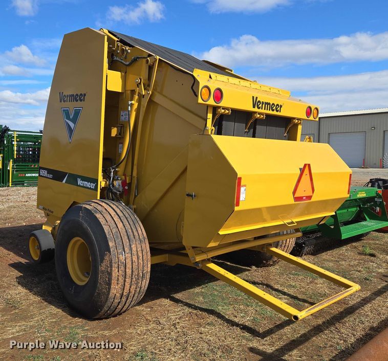 image for item EU3979 2020 Vermeer 605N round baler