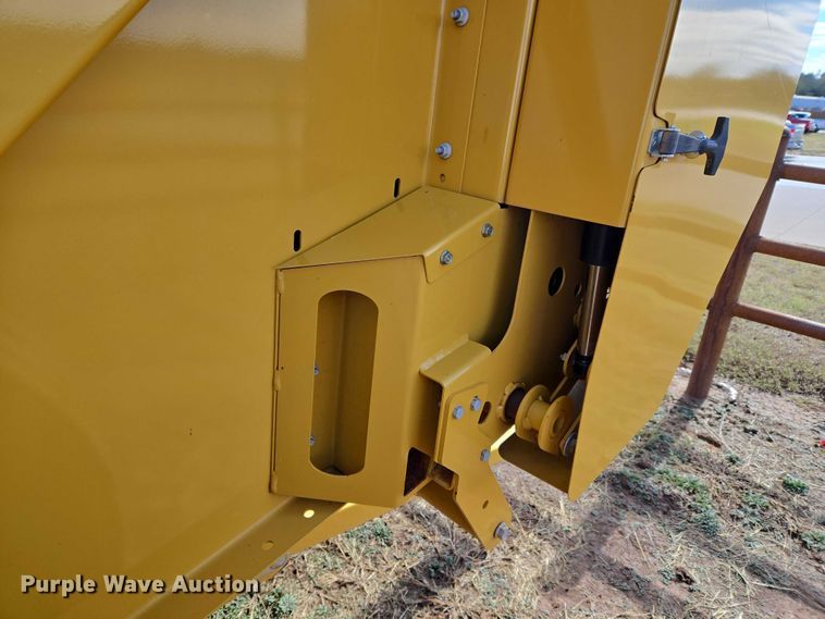 image for item EU3979 2020 Vermeer 605N round baler