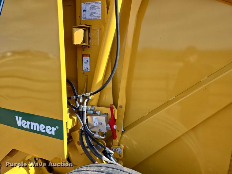 image for item EU3979 2020 Vermeer 605N round baler