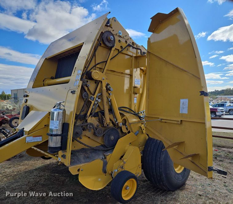 image for item EU3979 2020 Vermeer 605N round baler