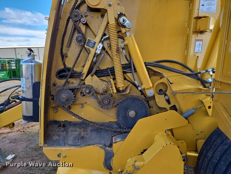 image for item EU3979 2020 Vermeer 605N round baler