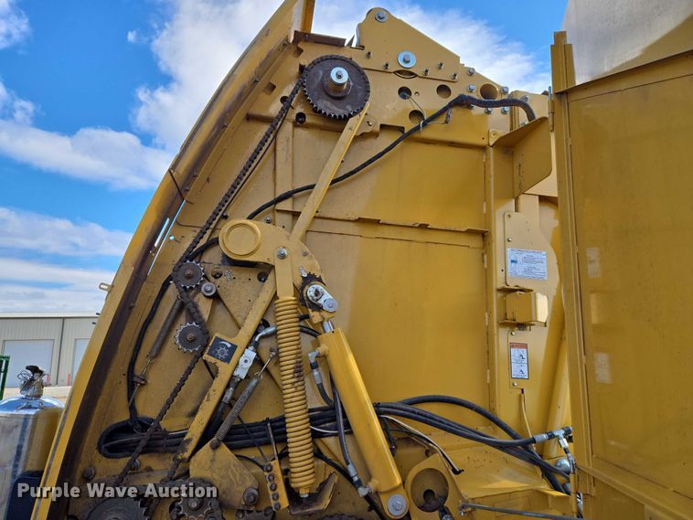 image for item EU3979 2020 Vermeer 605N round baler