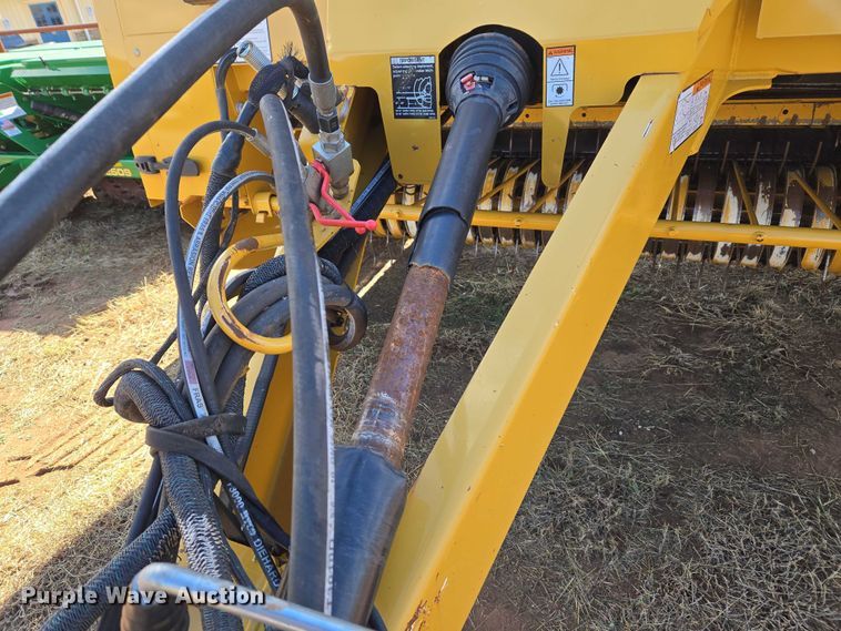 image for item EU3979 2020 Vermeer 605N round baler