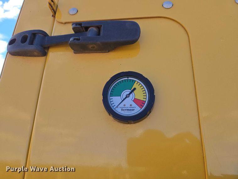 image for item EU3979 2020 Vermeer 605N round baler