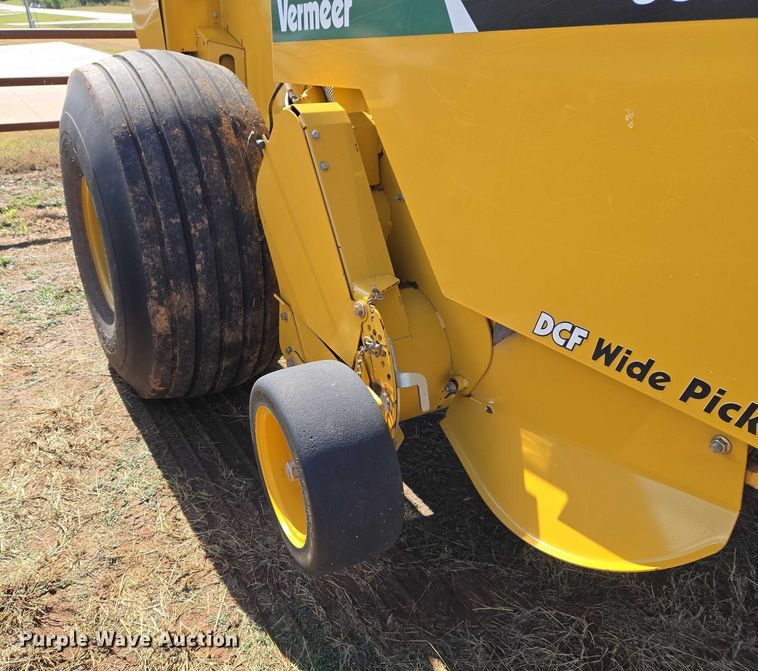 image for item EU3979 2020 Vermeer 605N round baler