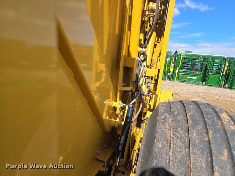 image for item EU3979 2020 Vermeer 605N round baler