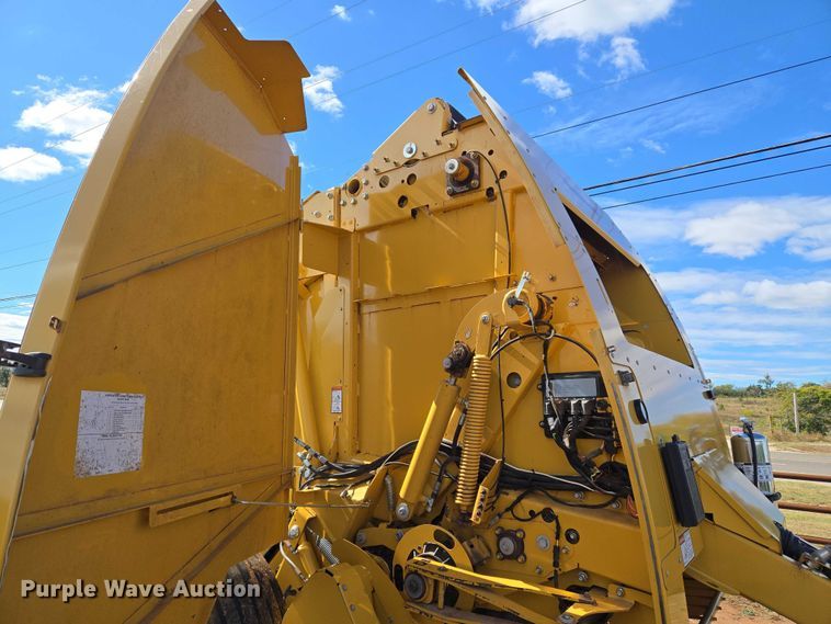 image for item EU3979 2020 Vermeer 605N round baler