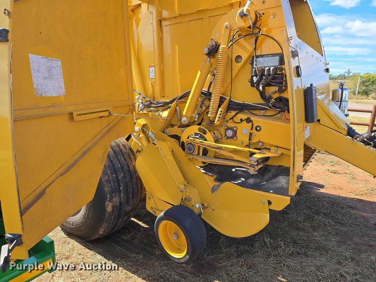 image for item EU3979 2020 Vermeer 605N round baler