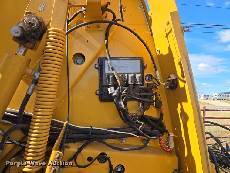 image for item EU3979 2020 Vermeer 605N round baler