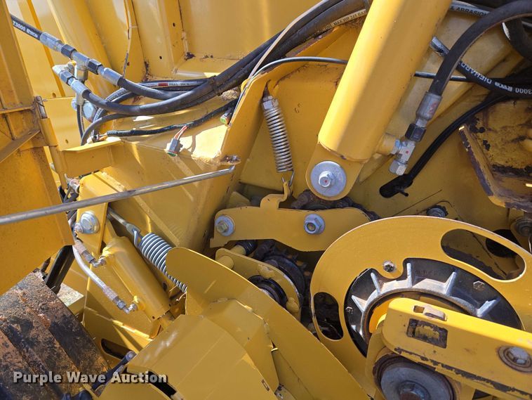 image for item EU3979 2020 Vermeer 605N round baler