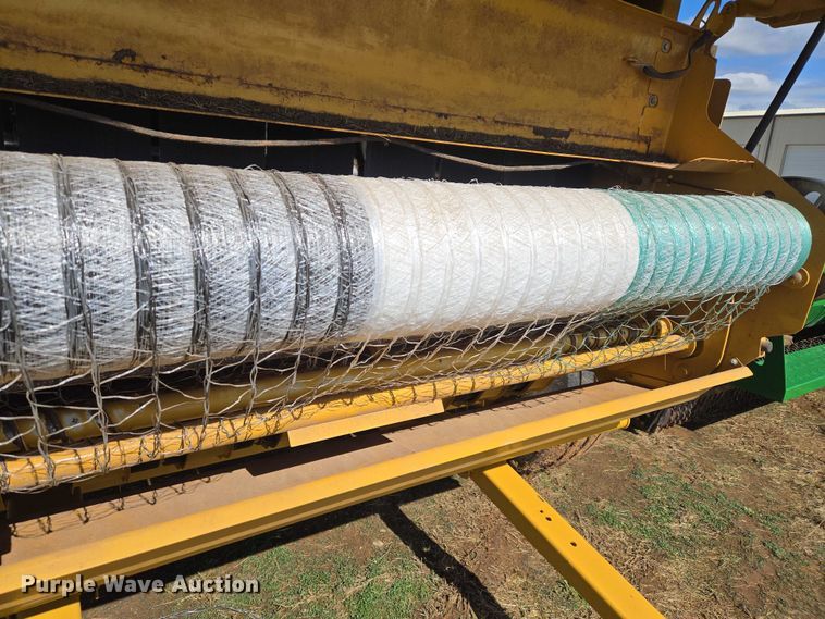 image for item EU3979 2020 Vermeer 605N round baler