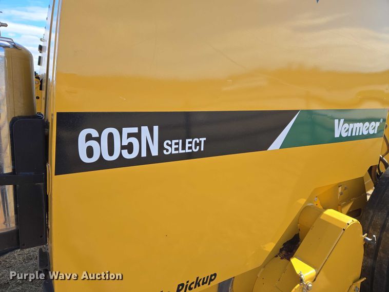 image for item EU3979 2020 Vermeer 605N round baler