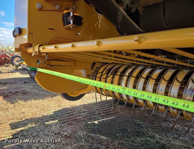 image for item EU3979 2020 Vermeer 605N round baler